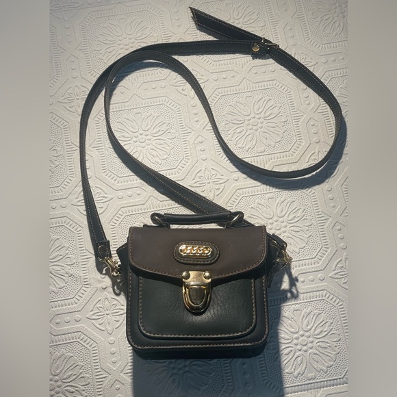 Vintage Veneta Dark Green and Brown Leather Shoulder Hand Bag with Gold Hardware - Picture 2 of 16